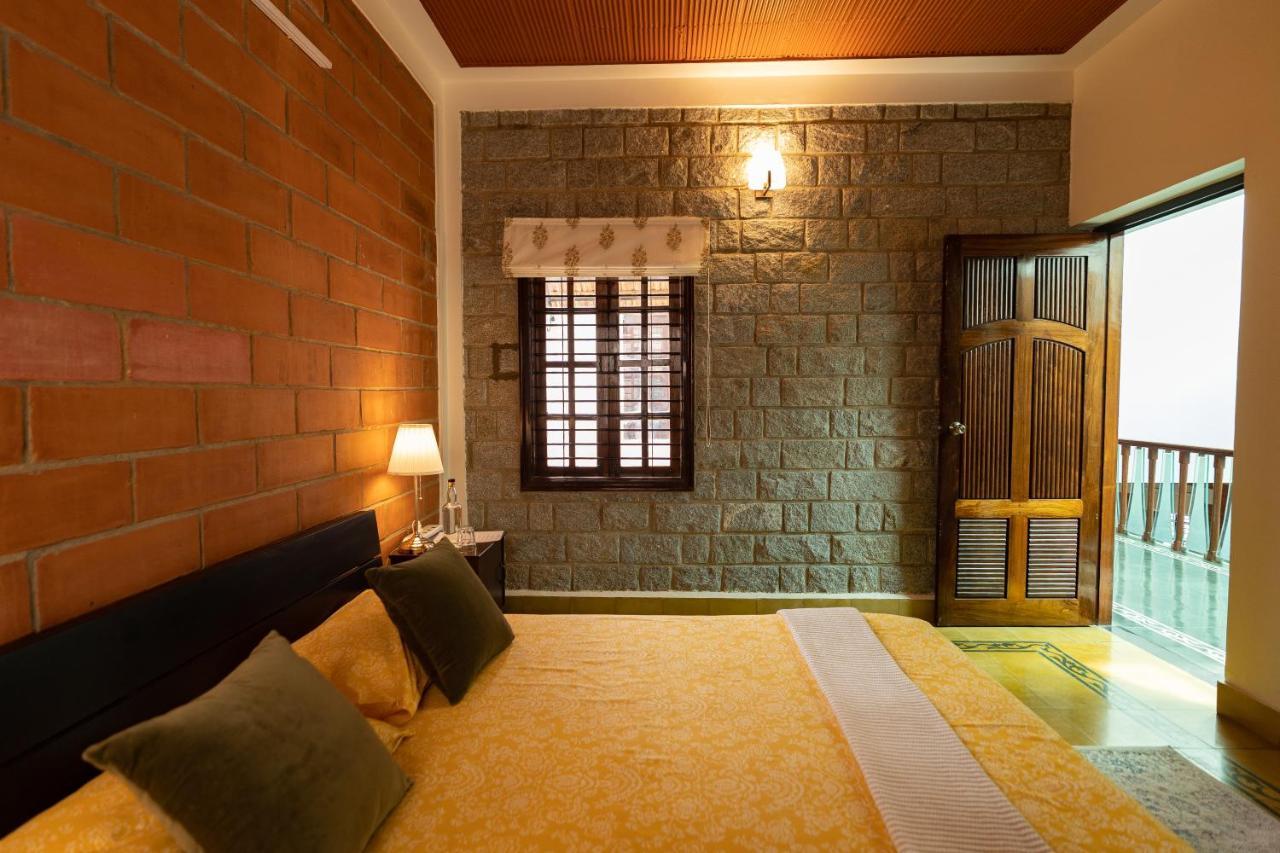 バンガロール Luho Stone House Bed & Breakfast エクステリア 写真