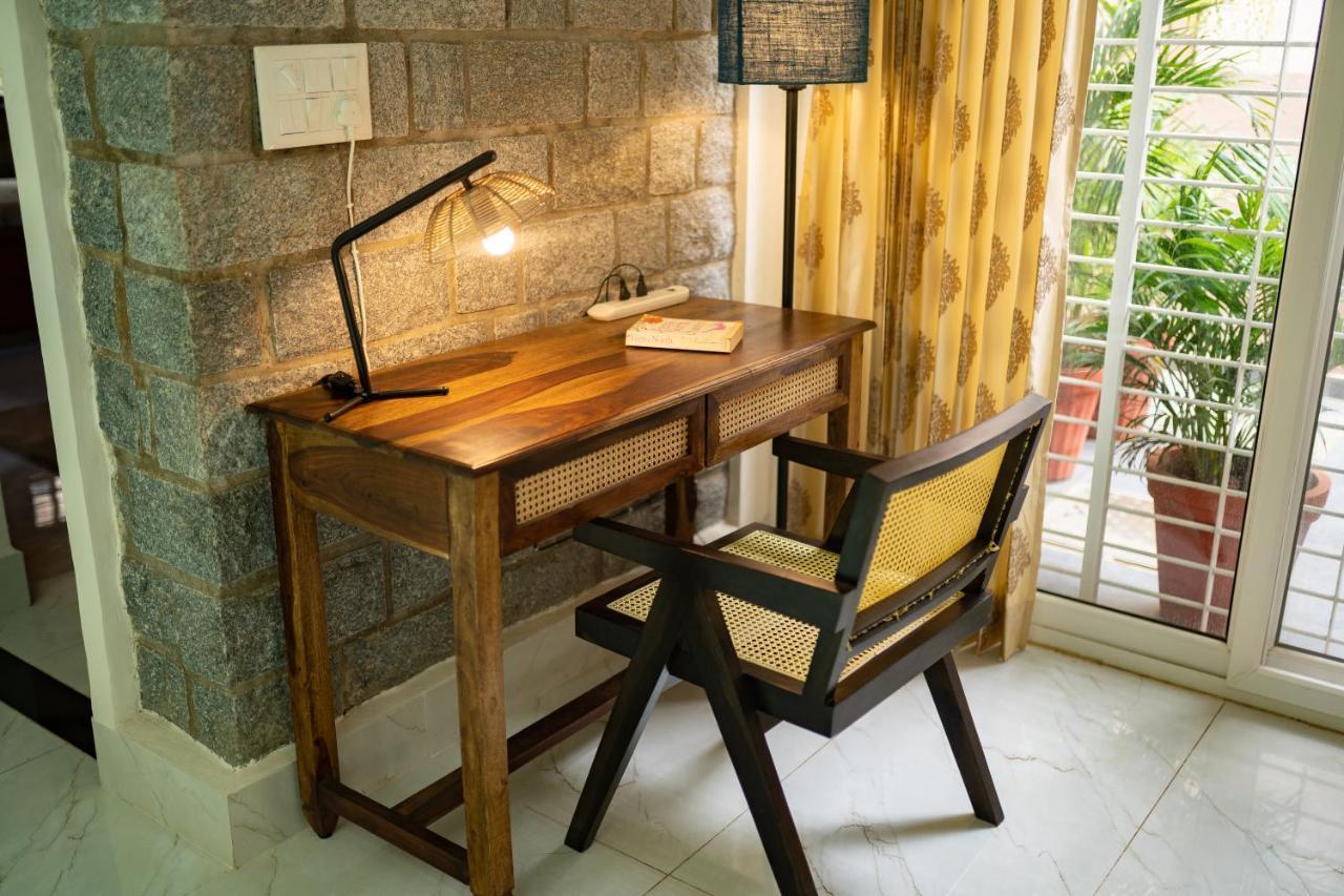 バンガロール Luho Stone House Bed & Breakfast エクステリア 写真