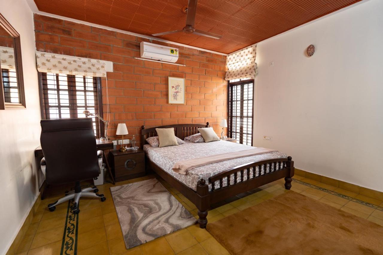 バンガロール Luho Stone House Bed & Breakfast エクステリア 写真