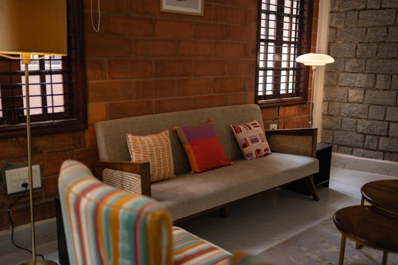 バンガロール Luho Stone House Bed & Breakfast エクステリア 写真